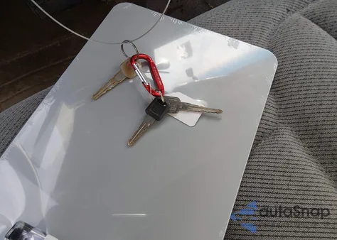 1998 Chevrolet C1500 Fleetside z USA, uszkodzony, nr VIN 1GCEC14W8WZ134339